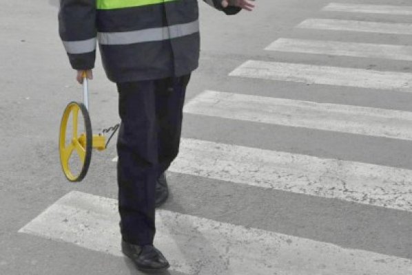 Două femei, lovite în plin pe trecerea de pietoni, de un şofer de 25 de ani